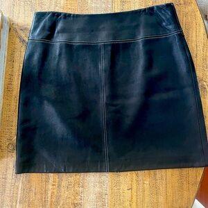 Context ladies 100%. Leather skirt size 10